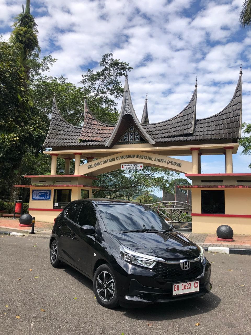 Galeri rental mobil Padang 7