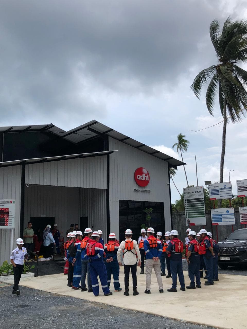 Galeri rental mobil Padang 10