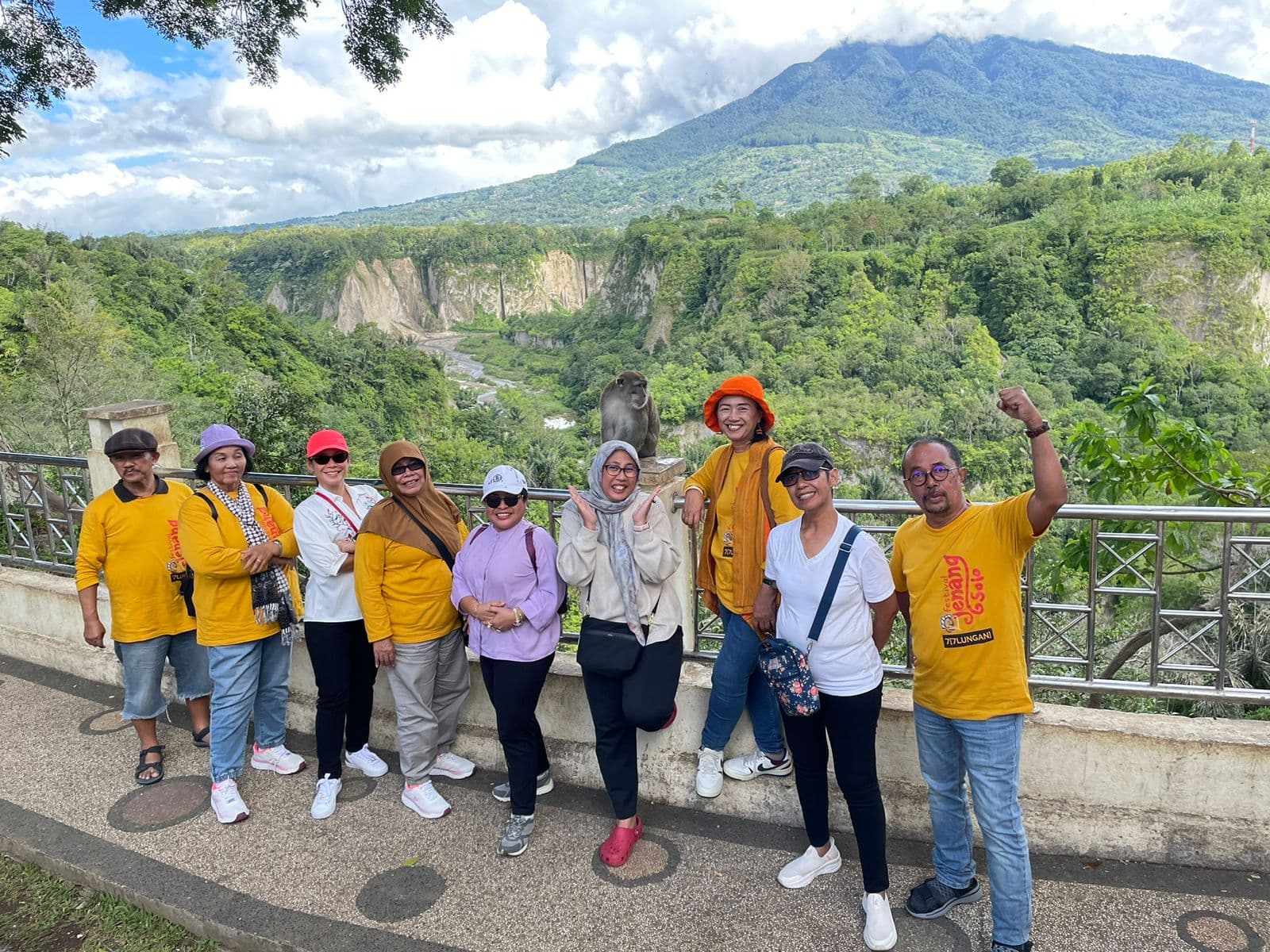 Galeri rental mobil Padang 19