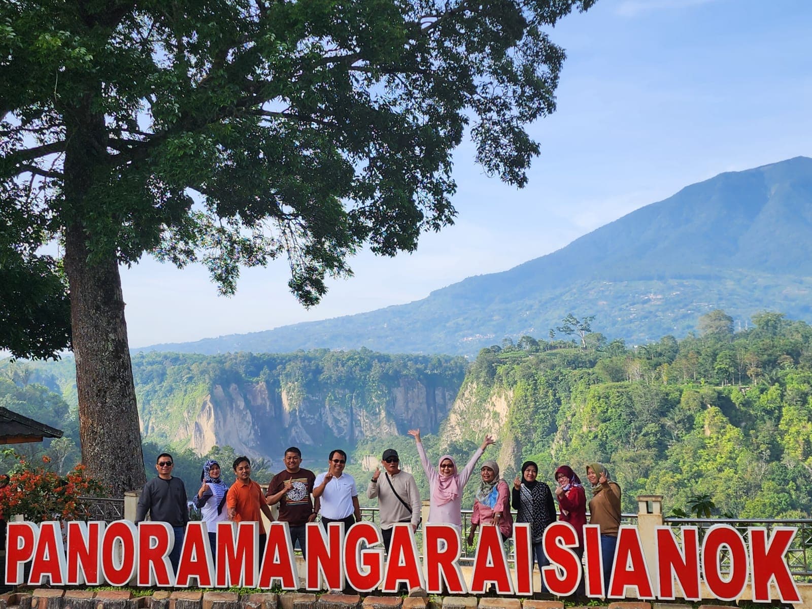 Galeri rental mobil Padang 21