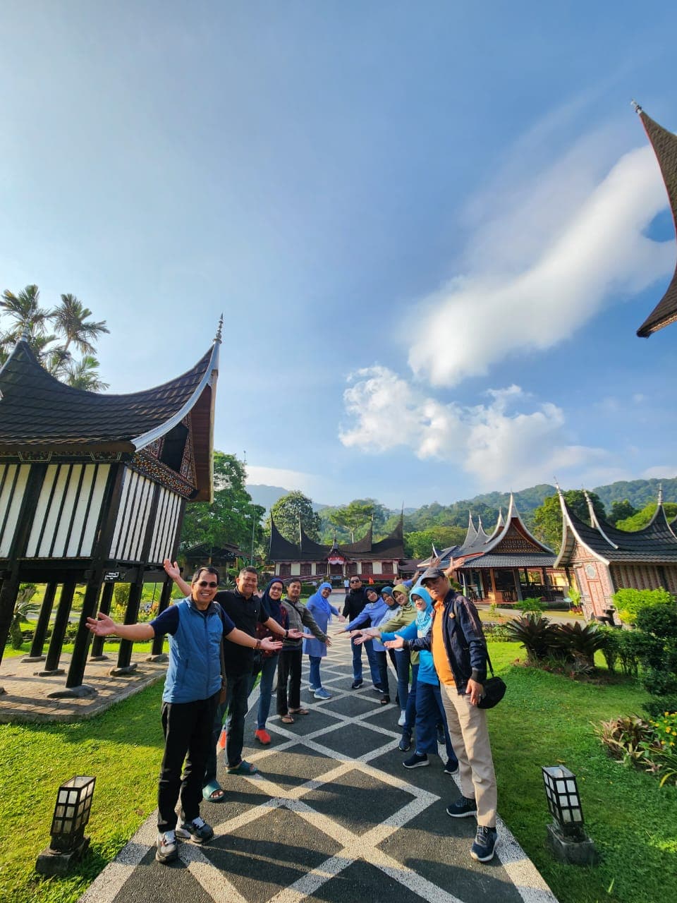 Galeri rental mobil Padang 22