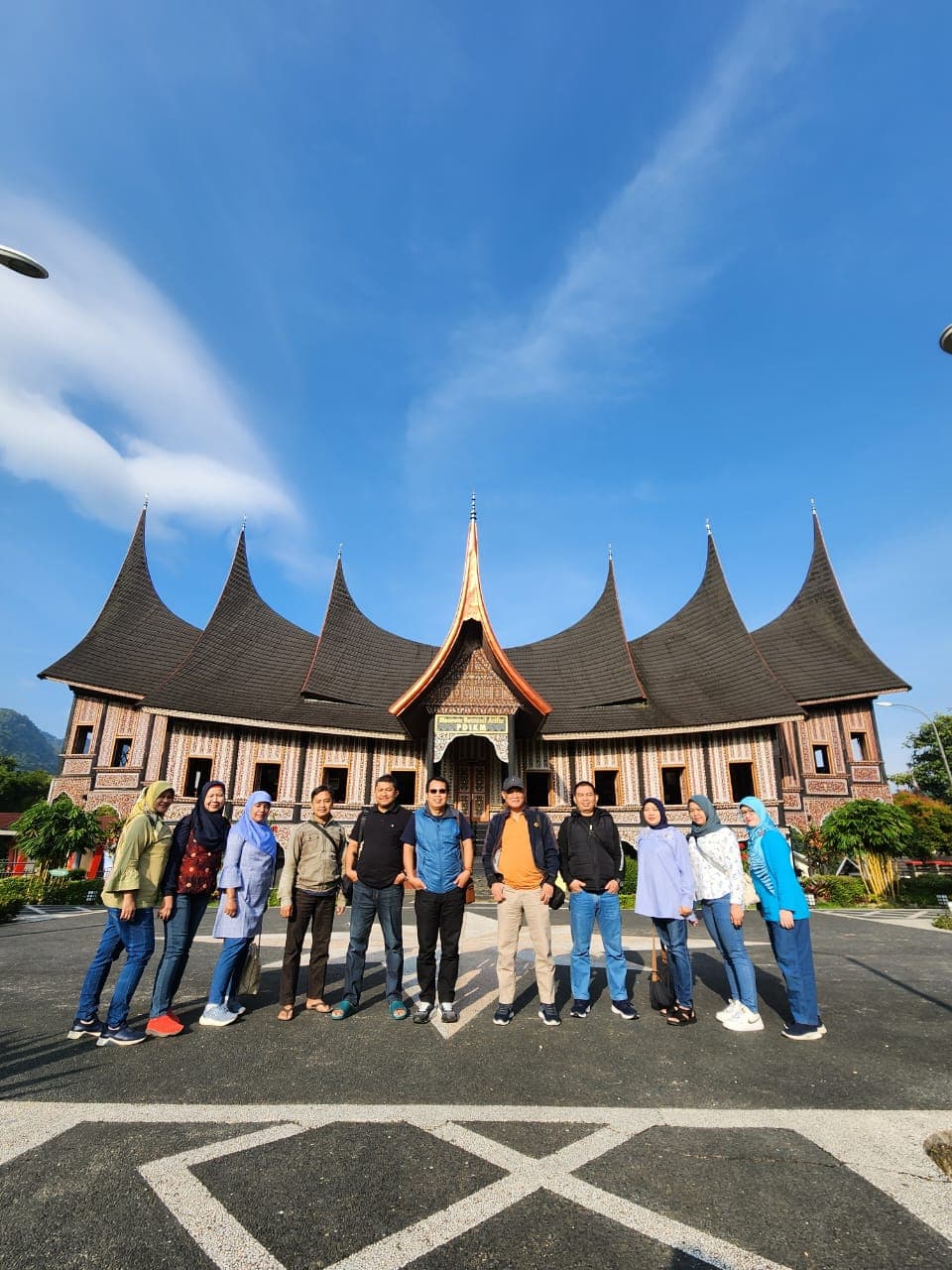 Galeri rental mobil Padang 23